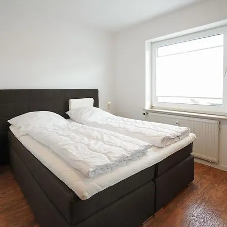 Upholmstr Hemker * בורקום