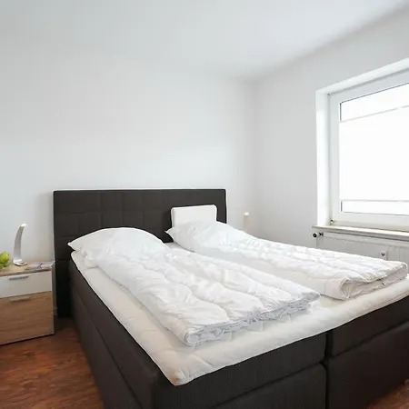 Upholmstr Hemker בורקום