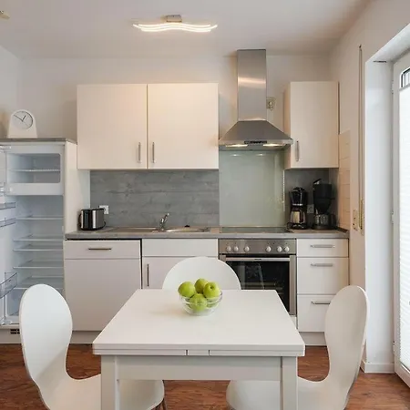 Upholmstr Hemker * בורקום